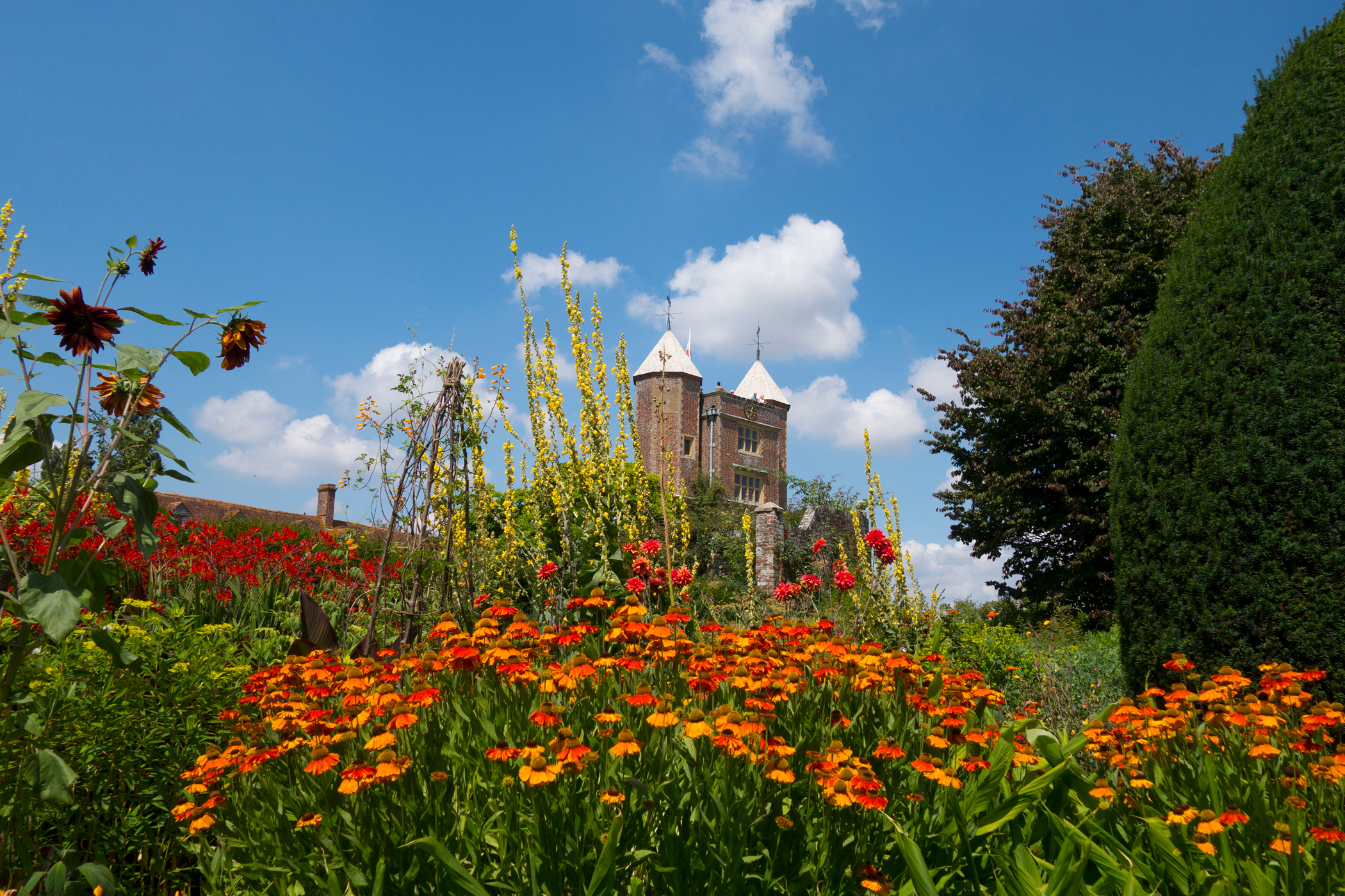 Red and orange flowers at Sissinghurst