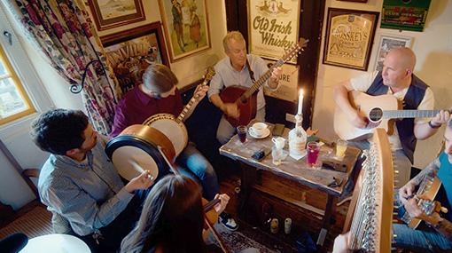 CIE Tours guests enjoying a meal together at a traditional restaurant in Ireland