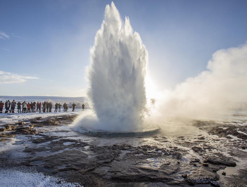 iceland escorted tours 2024