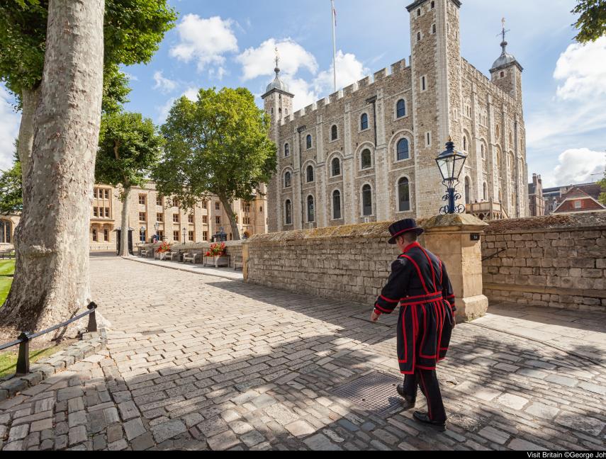 castle tours in england