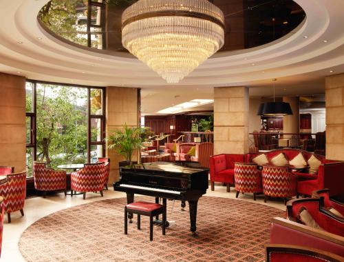 Piano Lounge